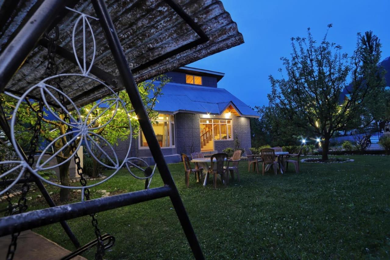 Grey Moustache 4Bhk Villa Manāli Eksteriør billede